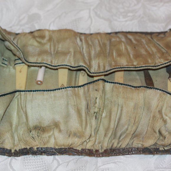 ANTIQUE ART DECO FLOWER BAKELITE VAINTY MANICURE SET in CASE  7 pieces - Picture 4 of 6